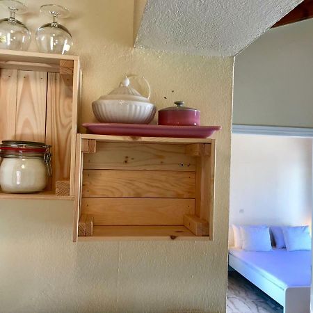 Wooden Ceiling Apartment - Close To City Center Kanali  Luaran gambar