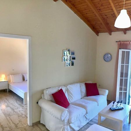 Wooden Ceiling Apartment - Close To City Center Kanali  Luaran gambar
