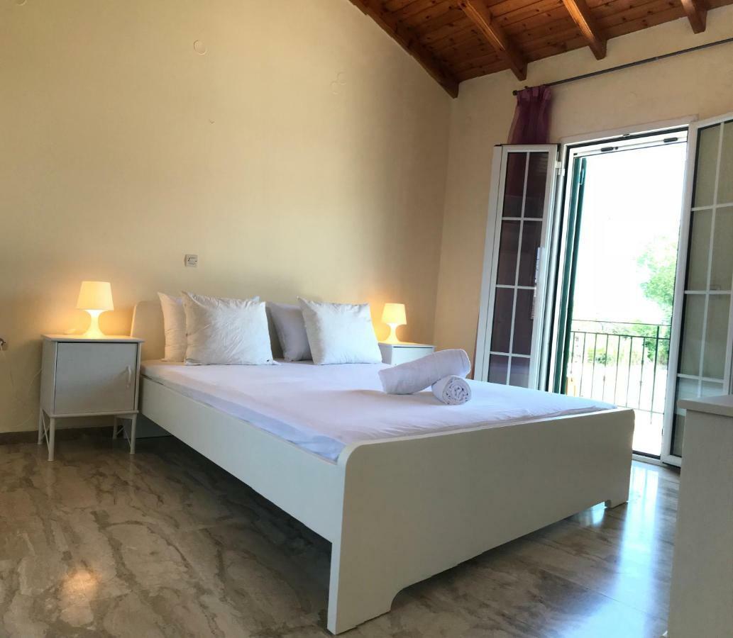 Wooden Ceiling Apartment - Close To City Center Kanali  Luaran gambar