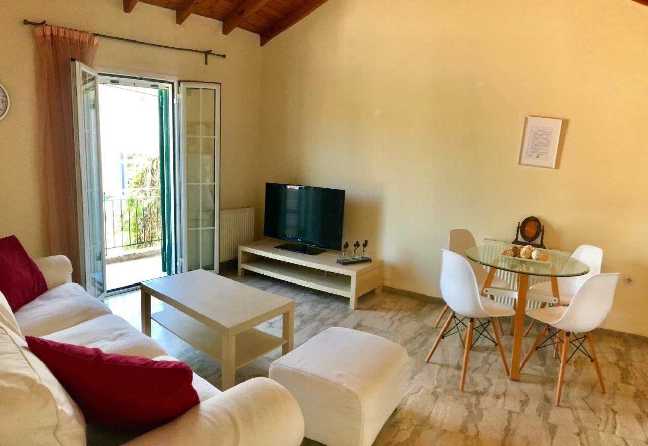 Wooden Ceiling Apartment - Close To City Center Kanali  Luaran gambar