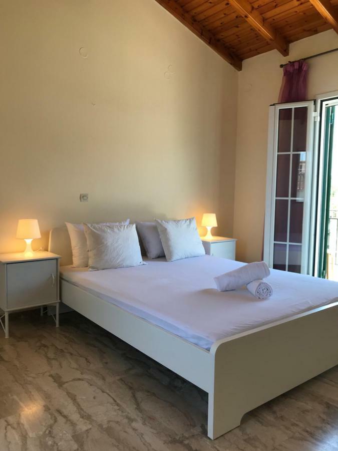 Wooden Ceiling Apartment - Close To City Center Kanali  Luaran gambar