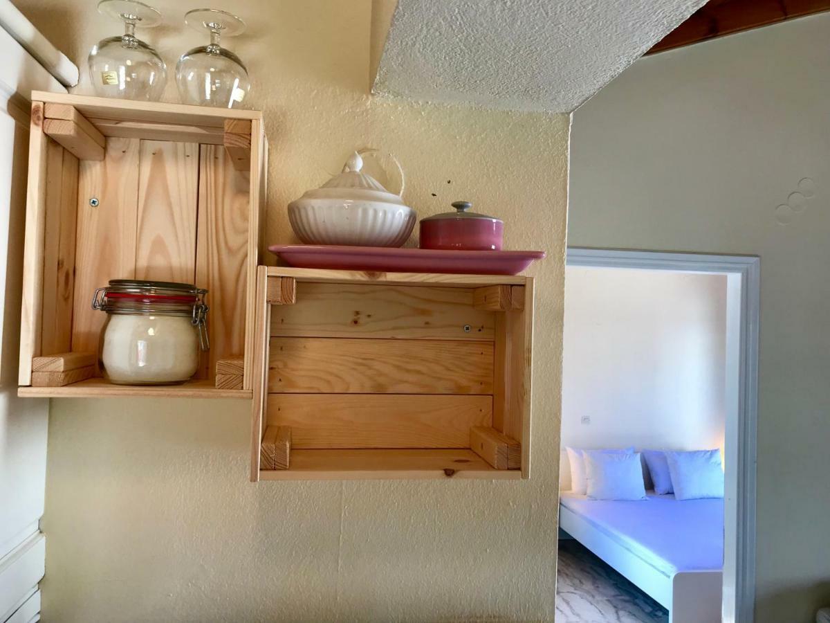 Wooden Ceiling Apartment - Close To City Center Kanali  Luaran gambar